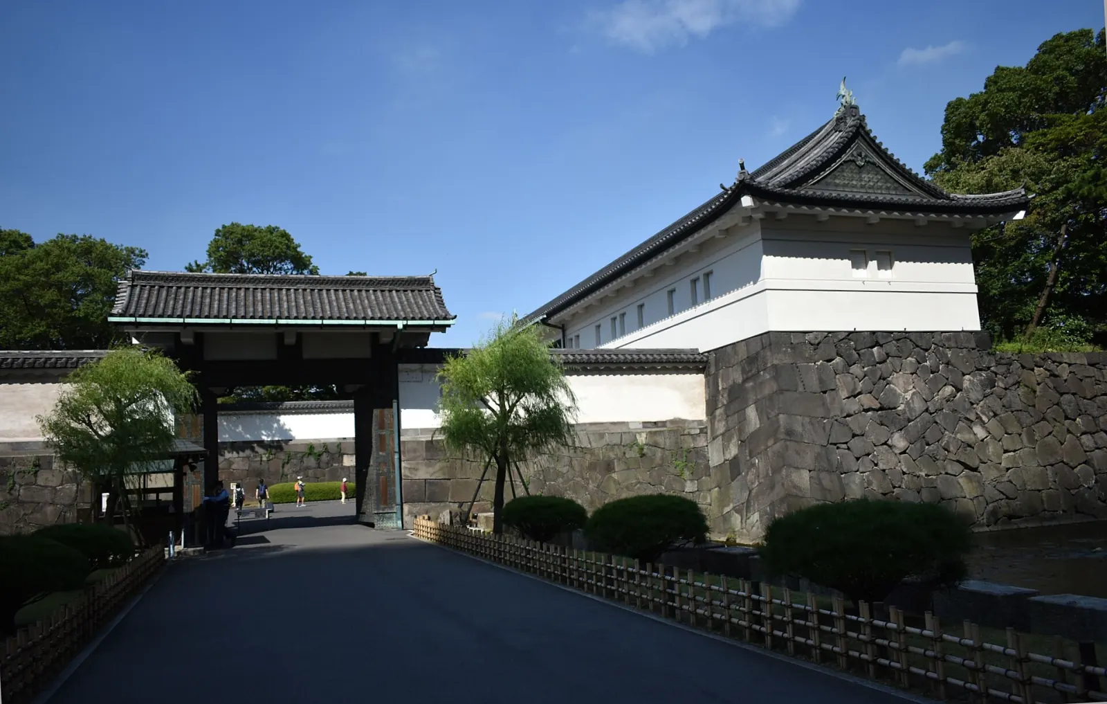 Ote-mon, the old main gate of Edo Castle, where the walk begins