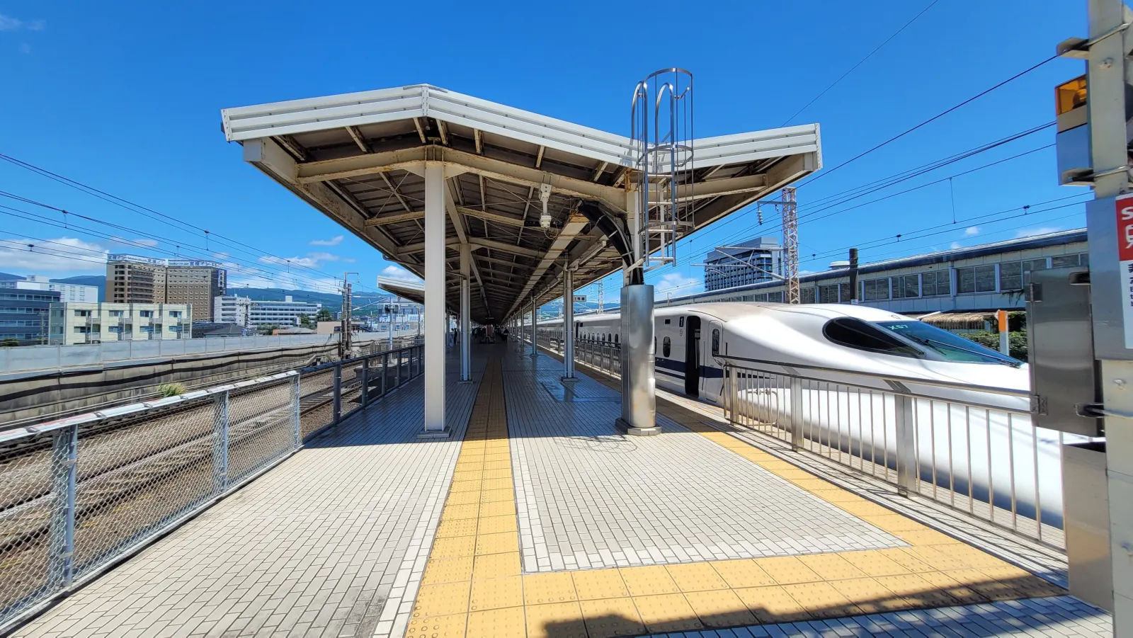 The Shinkansen platform at Mishima
