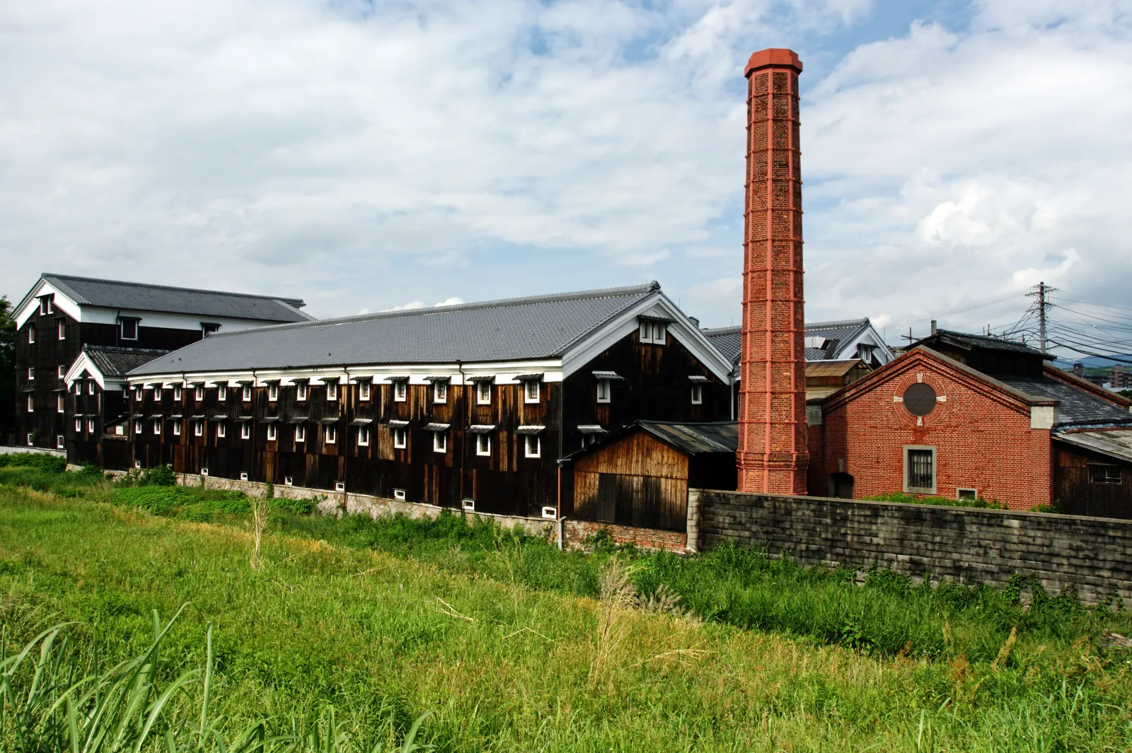 Old brewery buildings and a brick chimney in Fushimi