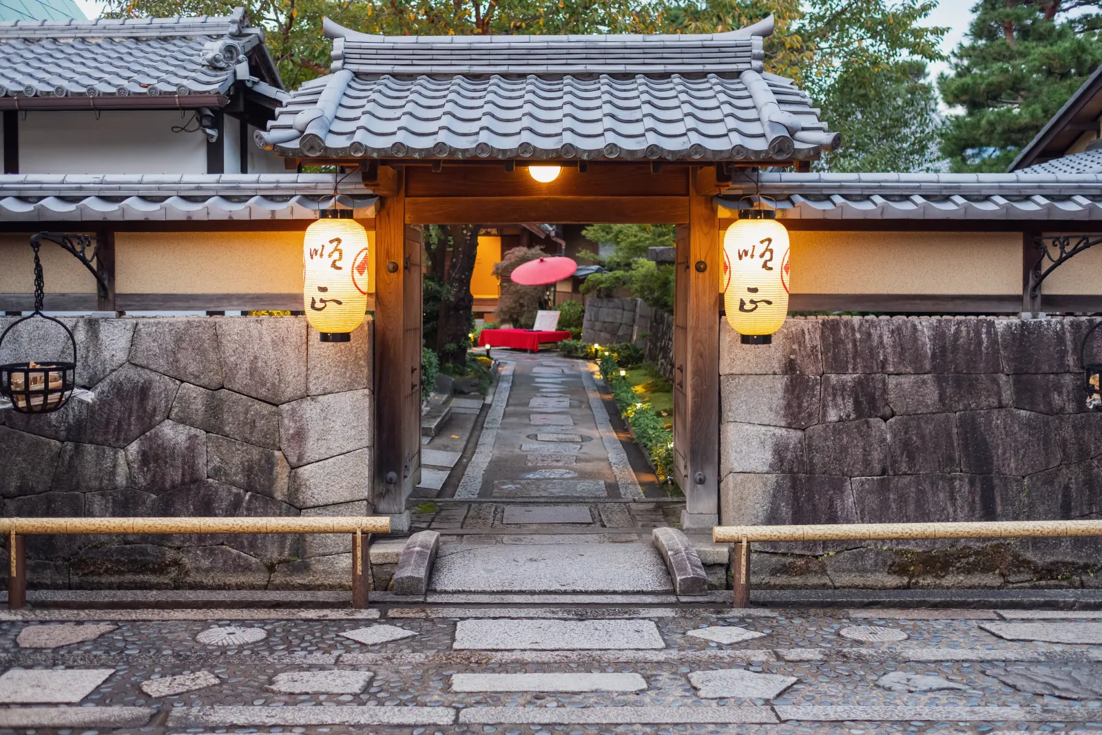 A restaurant gate near Nanzen-ji at dusk