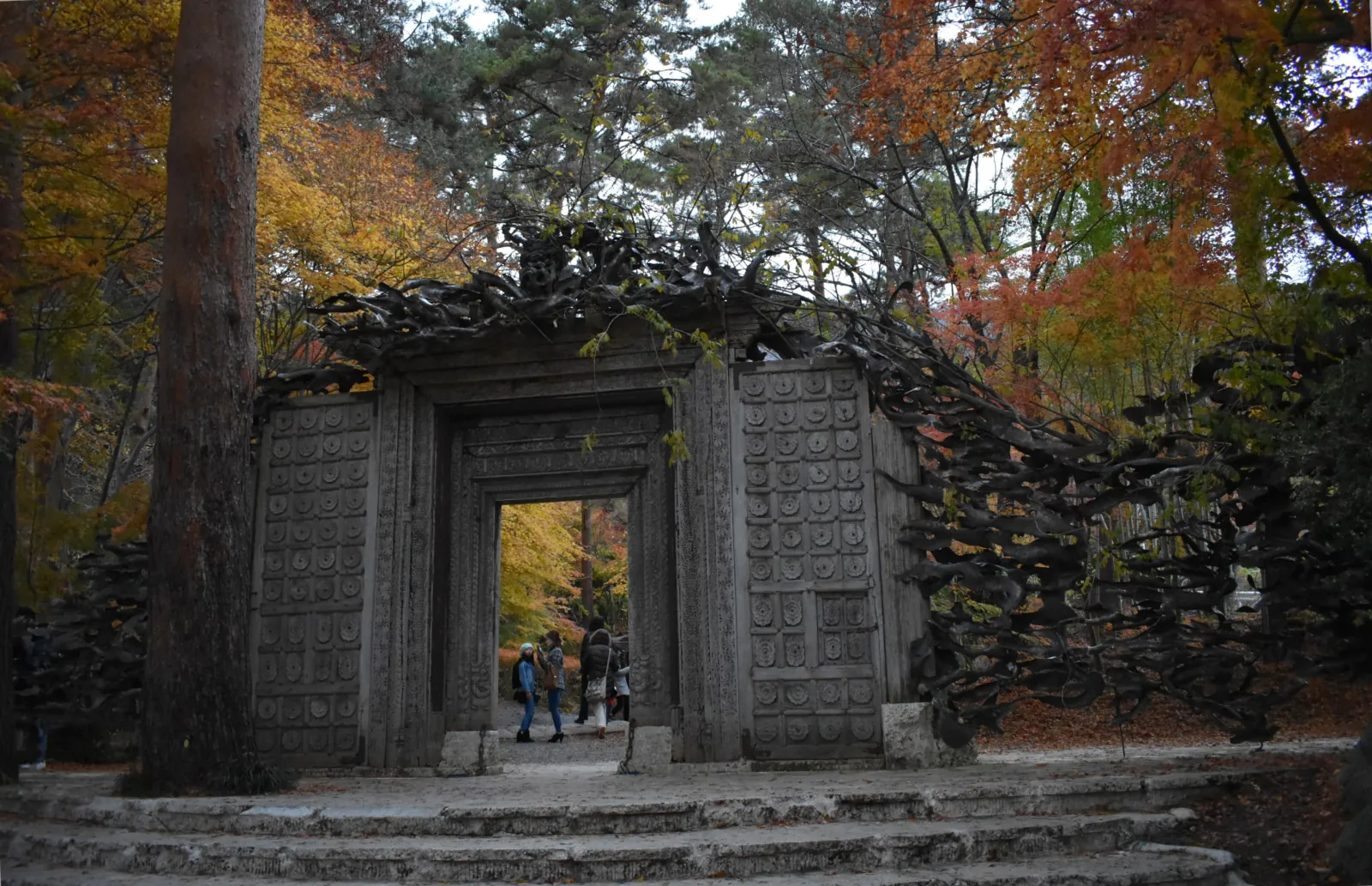 The museum's entrance gate in autumn colour