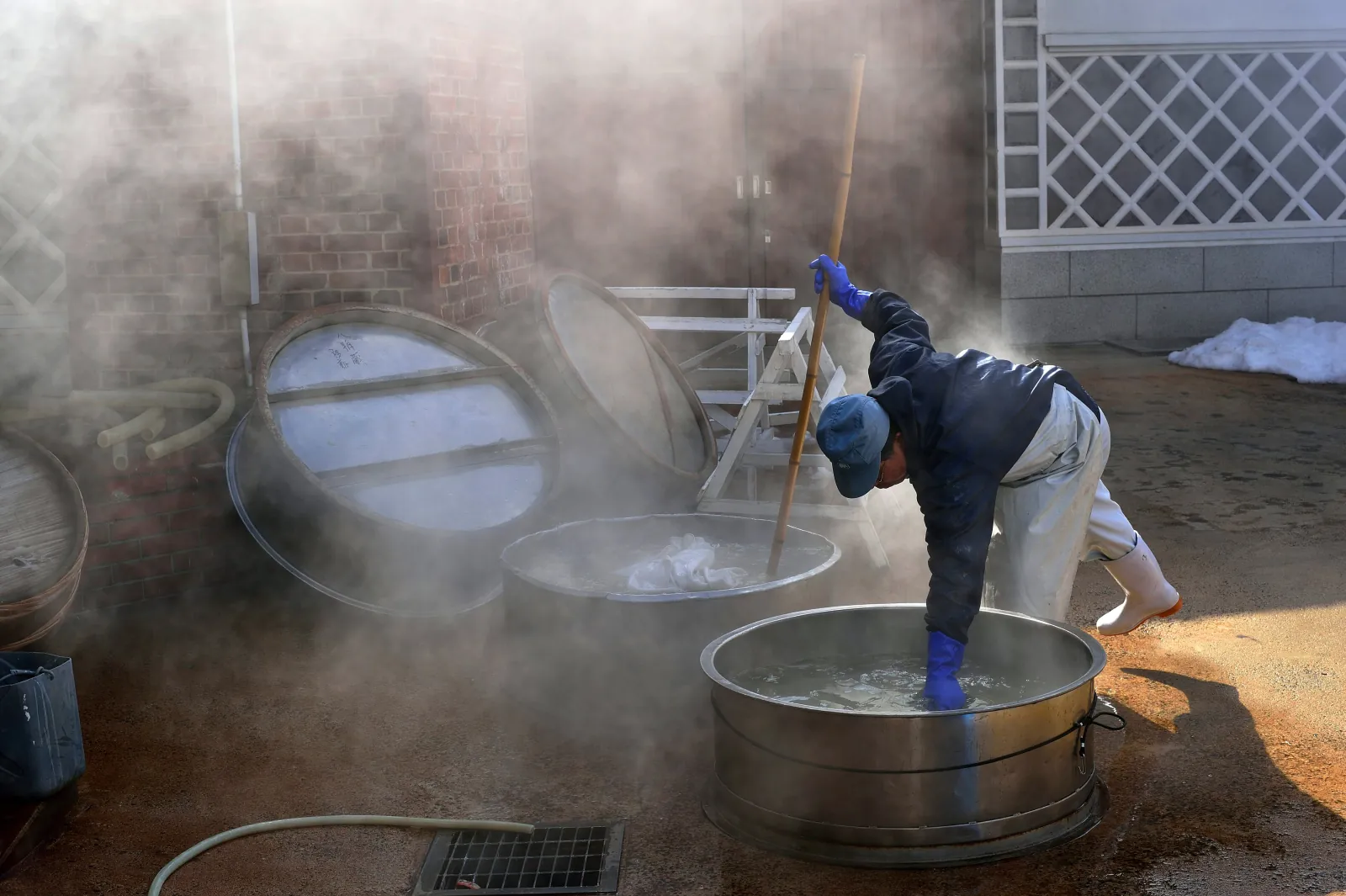 A brewer at work in the morning steam