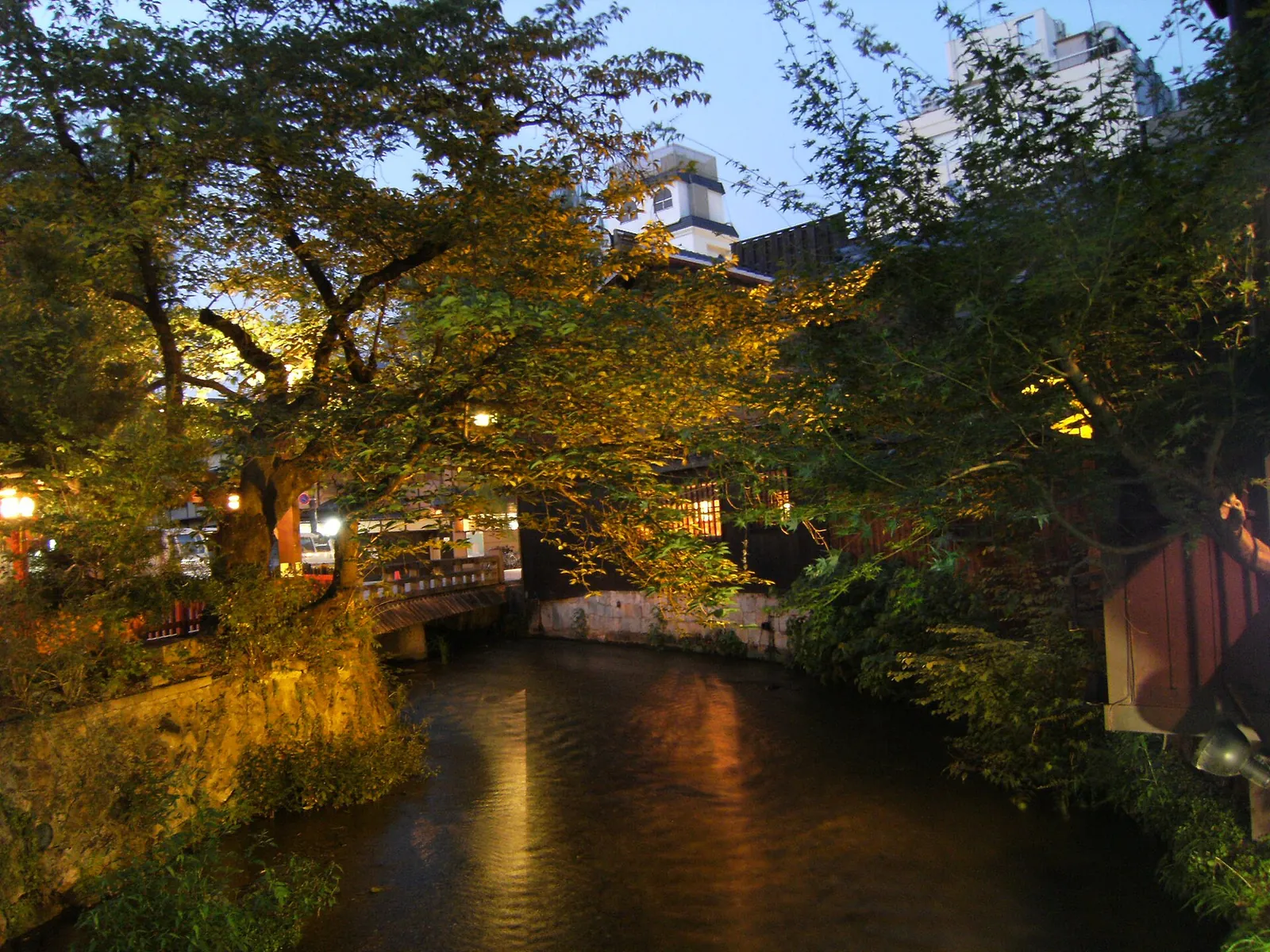 Tatsumi Bridge over the Shirakawa at dusk